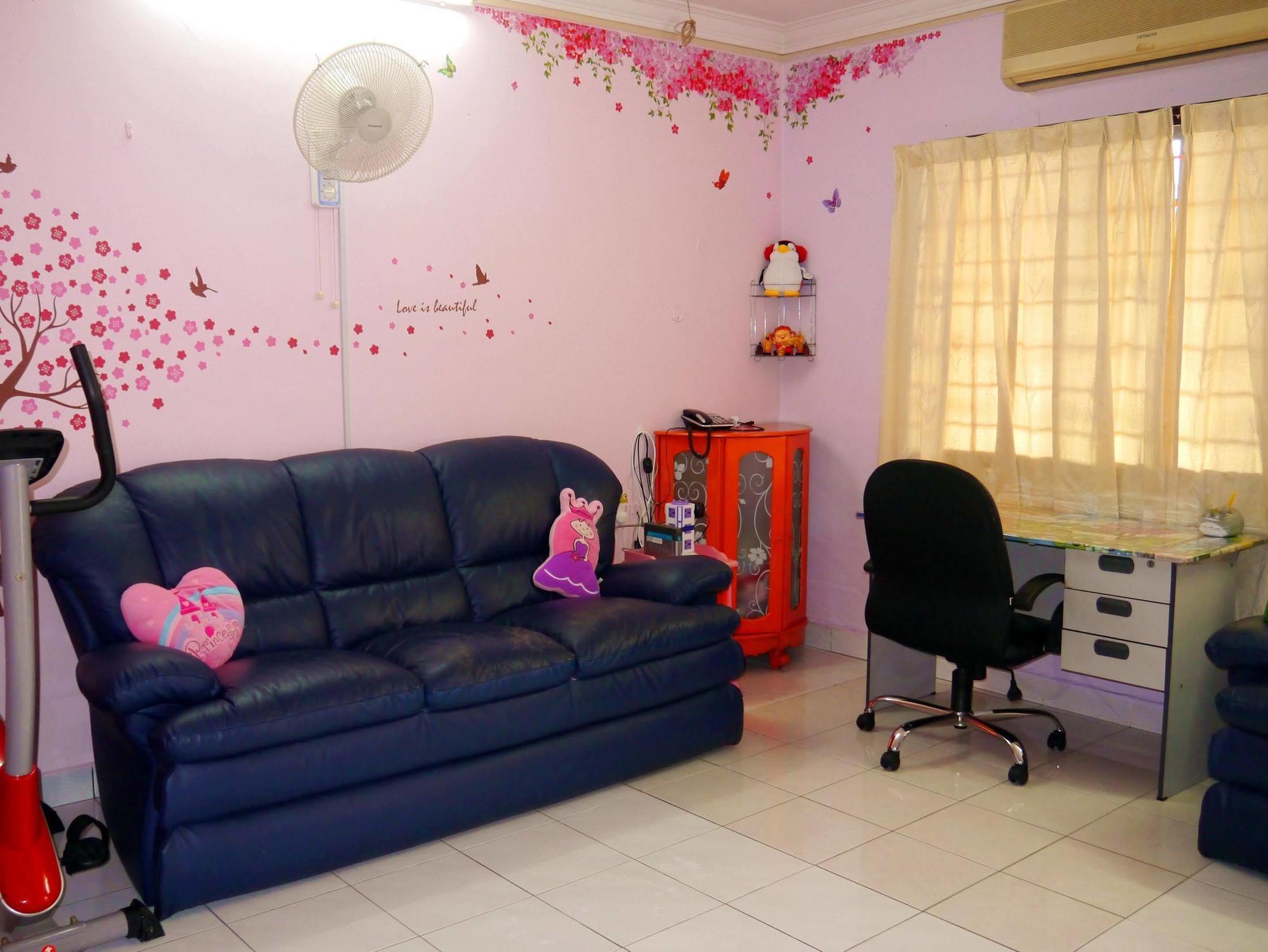 Little Family Homestay Malacca Екстериор снимка