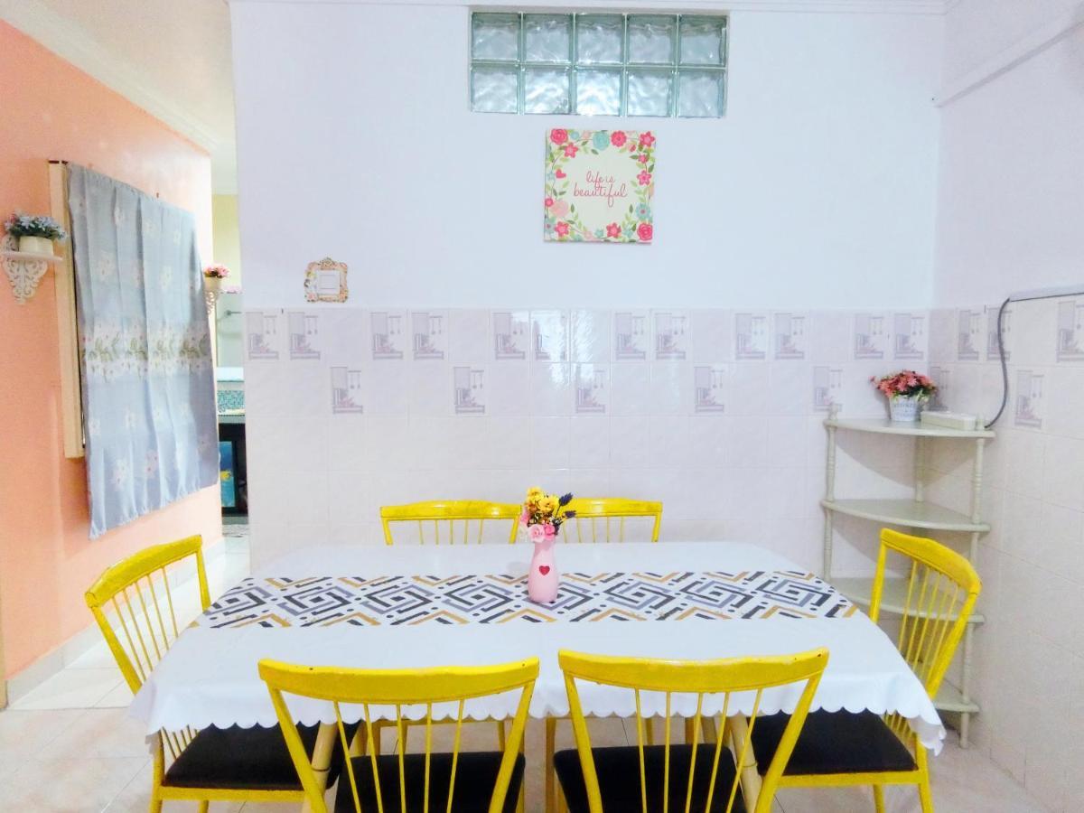 Little Family Homestay Malacca Екстериор снимка